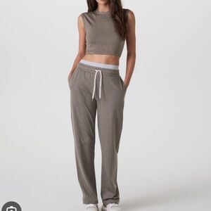 Vuori Halo Set Reina Crop Top & Warm Up Straight Leg Pant (S/M)